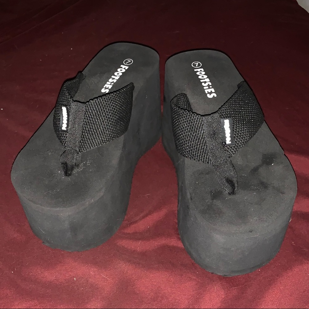 Footsies Mega Platform Flip Flops !